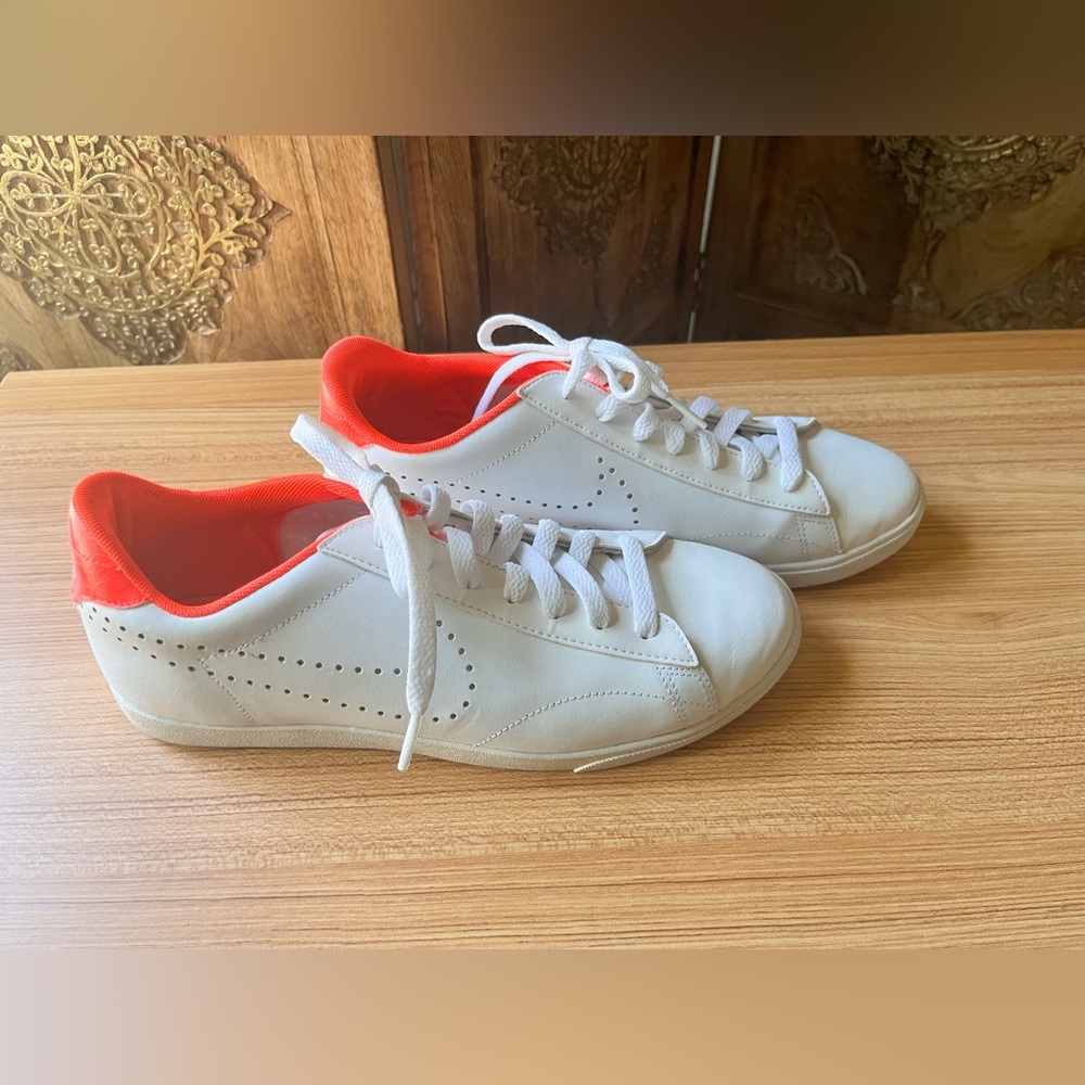 Nike Racquette US 10 White Leather Athletic Tennis Shoe Orange 454412-116